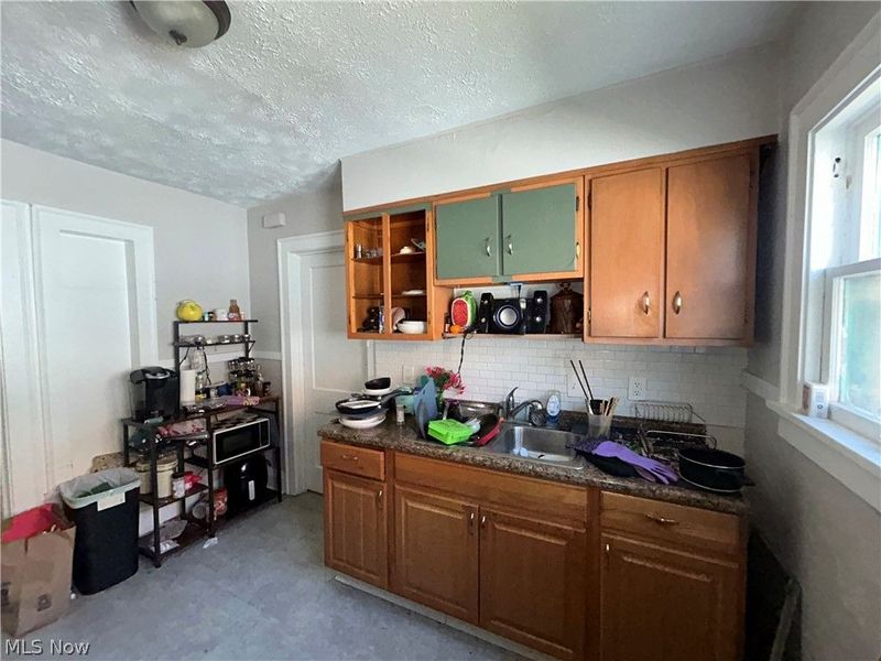 10323 Linnet Avenue, Cleveland, OH 44111 Photo 17