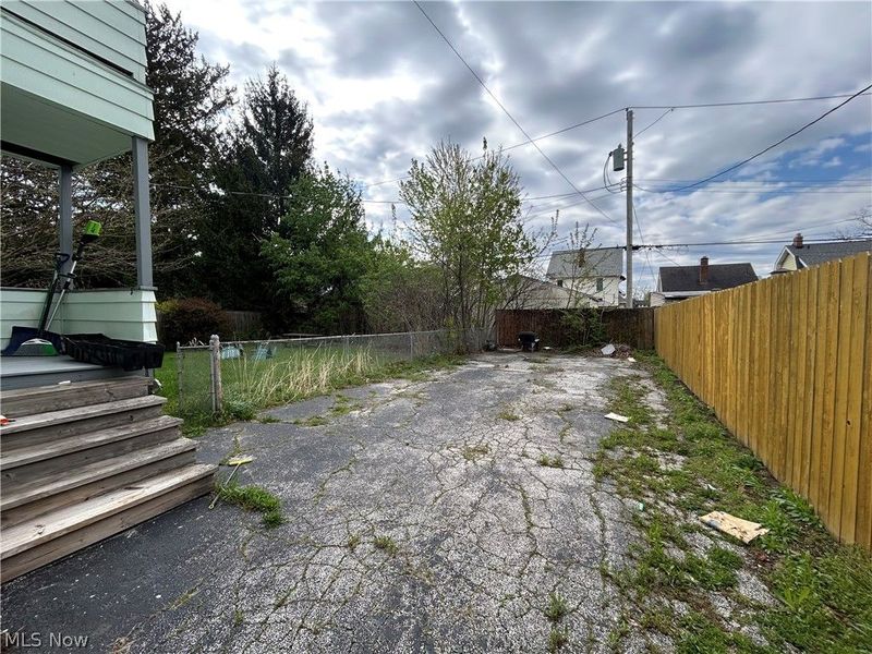 10323 Linnet Avenue, Cleveland, OH 44111 Photo 31