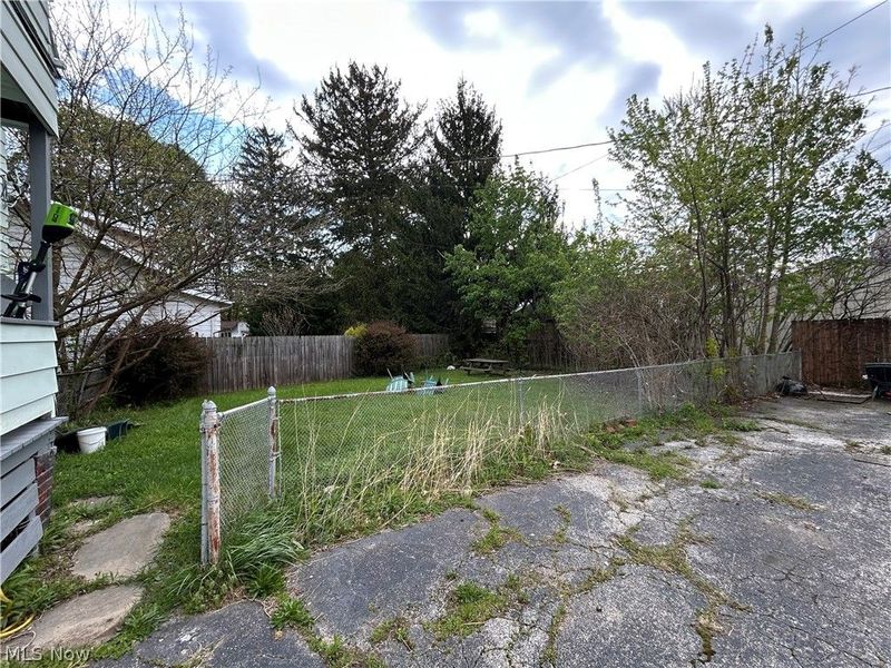 10323 Linnet Avenue, Cleveland, OH 44111 Photo 32
