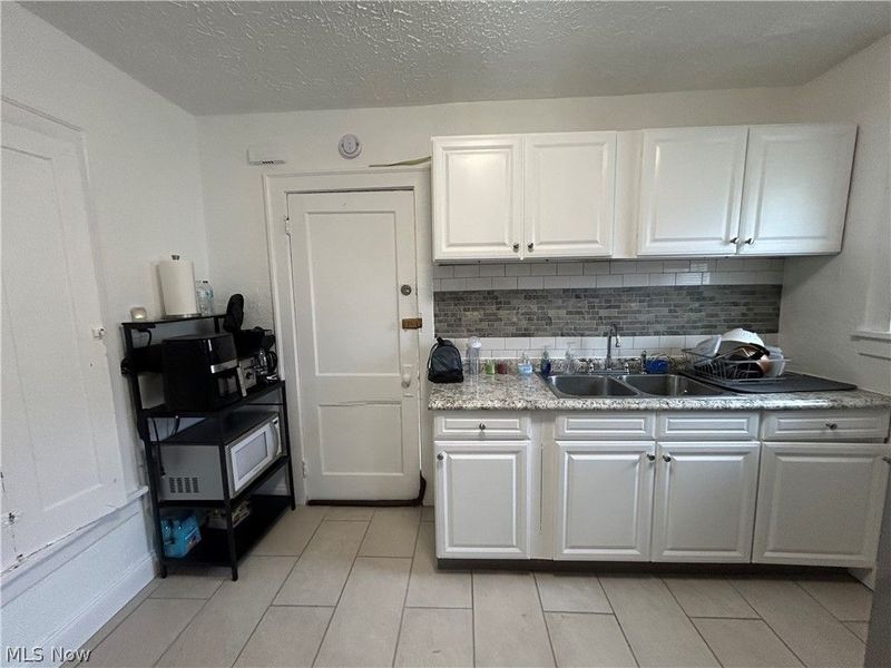 10323 Linnet Avenue, Cleveland, OH 44111 Photo 6
