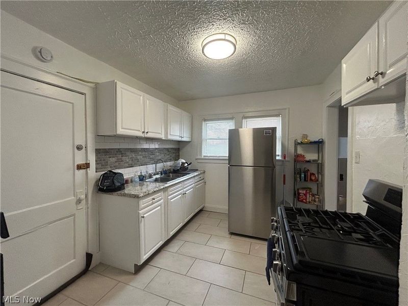 10323 Linnet Avenue, Cleveland, OH 44111 Photo 7