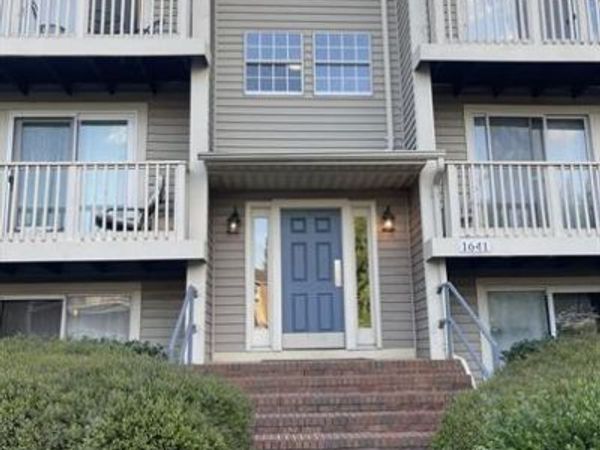 1641 Arlyn Circle, Unit F, Charlotte, NC 28213