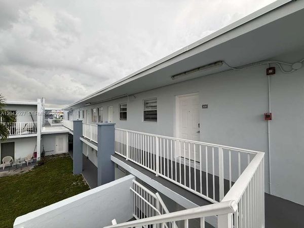 1255 W 49th Pl , Unit H202, Hialeah, FL 33012