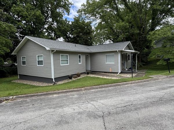 107 Porter Rd, Oak Ridge, TN 37830