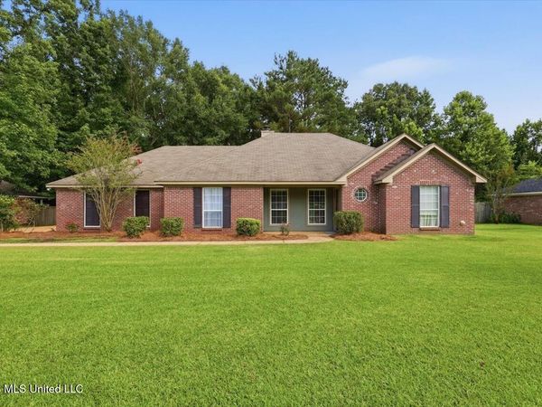 623 Southern Oaks Drive, Florence, MS 39073