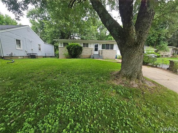 7480 Castro Drive , St Louis, MO 63135