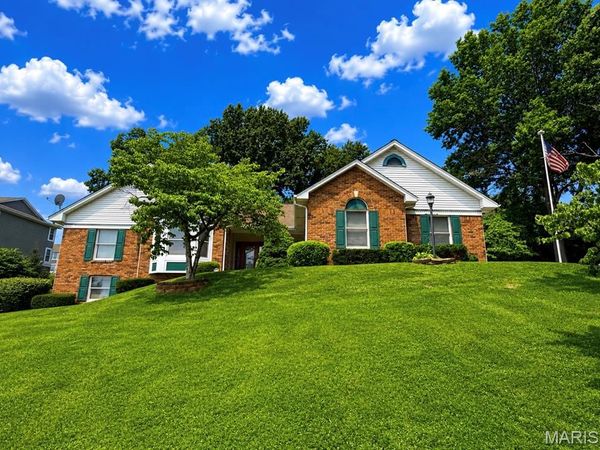 17 Rio Vista Drive , St Charles, MO 63303