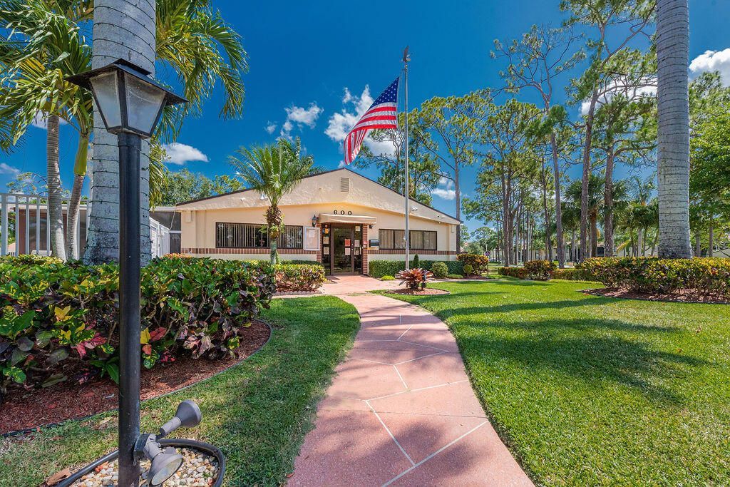 617 Sea Pine Way, Unit D2, Greenacres, FL 33415 Photo