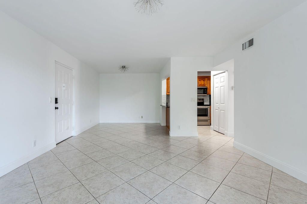 617 Sea Pine Way, Unit D2, Greenacres, FL 33415 Photo