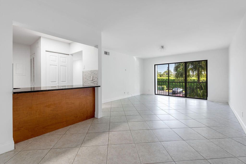 617 Sea Pine Way, Unit D2, Greenacres, FL 33415 Photo