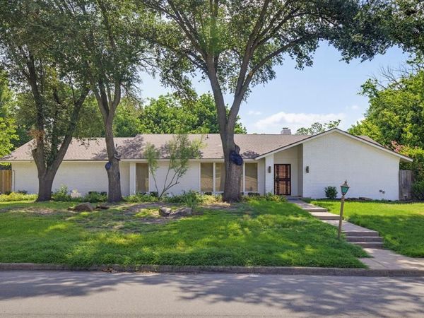21 Crosslands Road, Benbrook, TX 76132