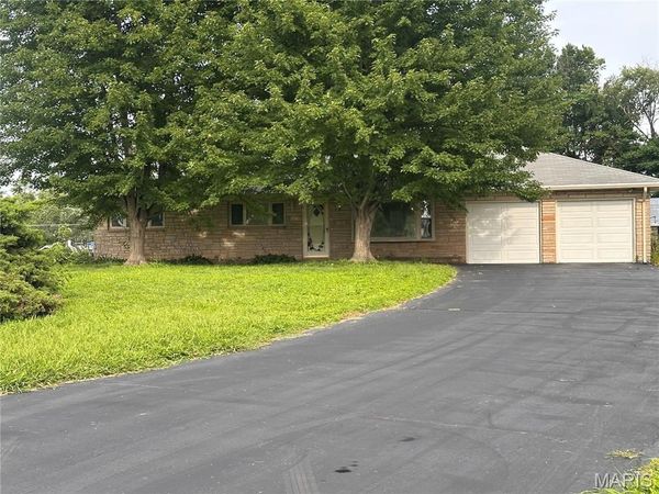 7 Wayne Street , St Charles, MO 63301