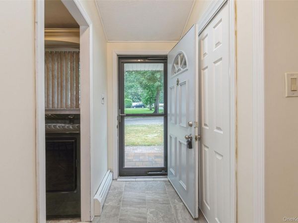 26 Huxley Lane , Ronkonkoma, NY 11779
