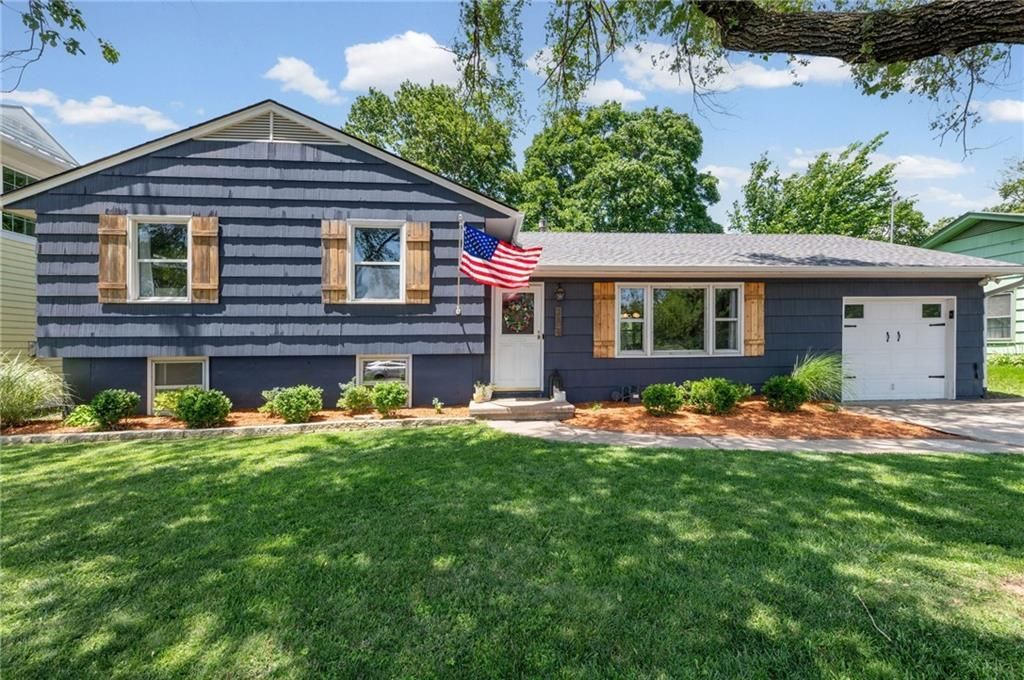 206 NW North Shore Drive, Lake Waukomis, MO 64151 Main Photo