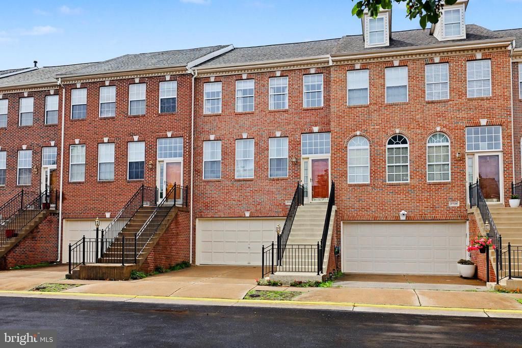 21122 ANGELA SQUARE, STERLING, VA 20166