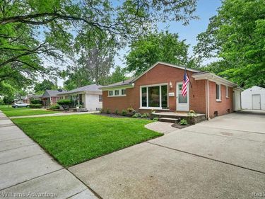 21681 Sussex Street, Oak Park, MI 48237