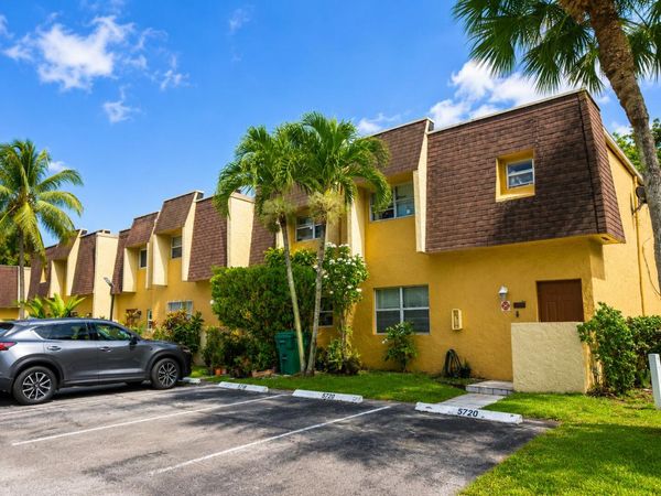 5728 5728 Blueberry Ct, Unit #38 Circle, Lauderhill, FL 33313