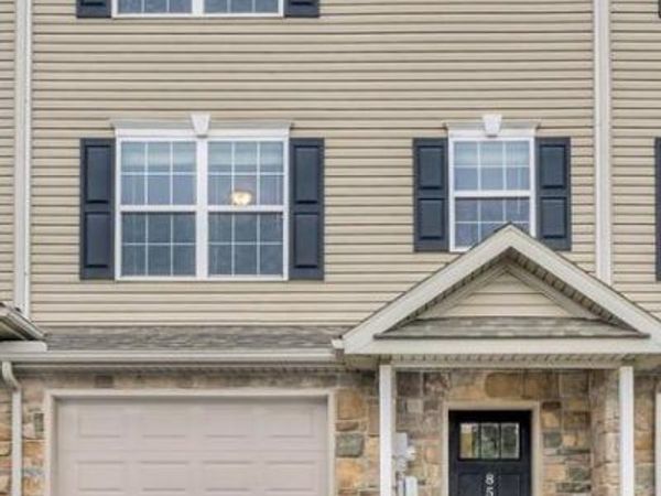 856 GREGS DRIVE , HARRISBURG, PA 17111