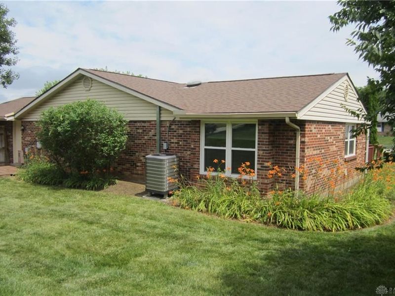 4902 Birchview Court, Huber Heights, OH 45424 Photo 2