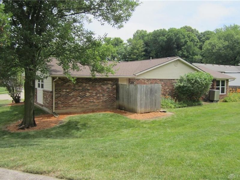 4902 Birchview Court, Huber Heights, OH 45424 Photo 3