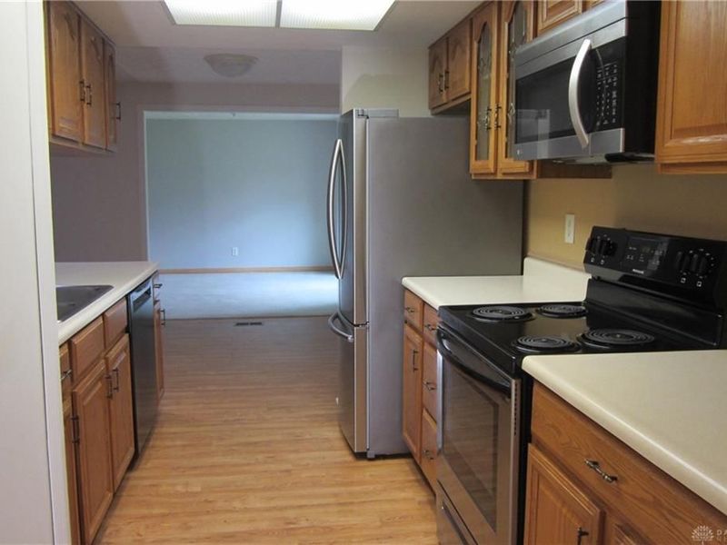4902 Birchview Court, Huber Heights, OH 45424 Photo 7