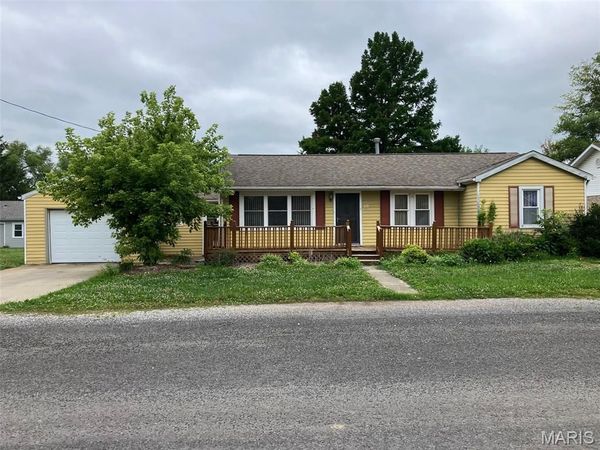 325 S Pine Street, Breese, IL 62230