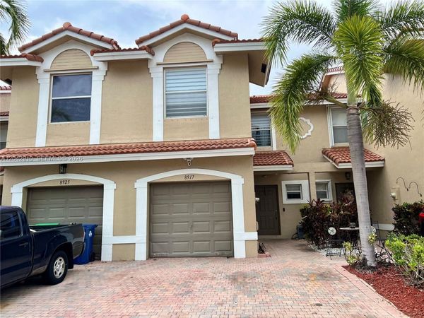 8917 NW 54th St , Sunrise, FL 33351