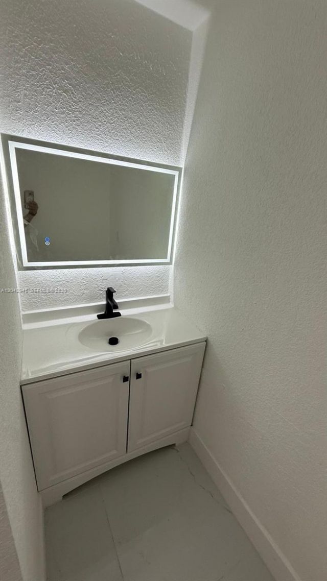 980 NE 146th St , North Miami, FL 33161 Photo