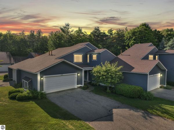 155 North Shore Drive West, Unit 22, Cadillac, MI 49601