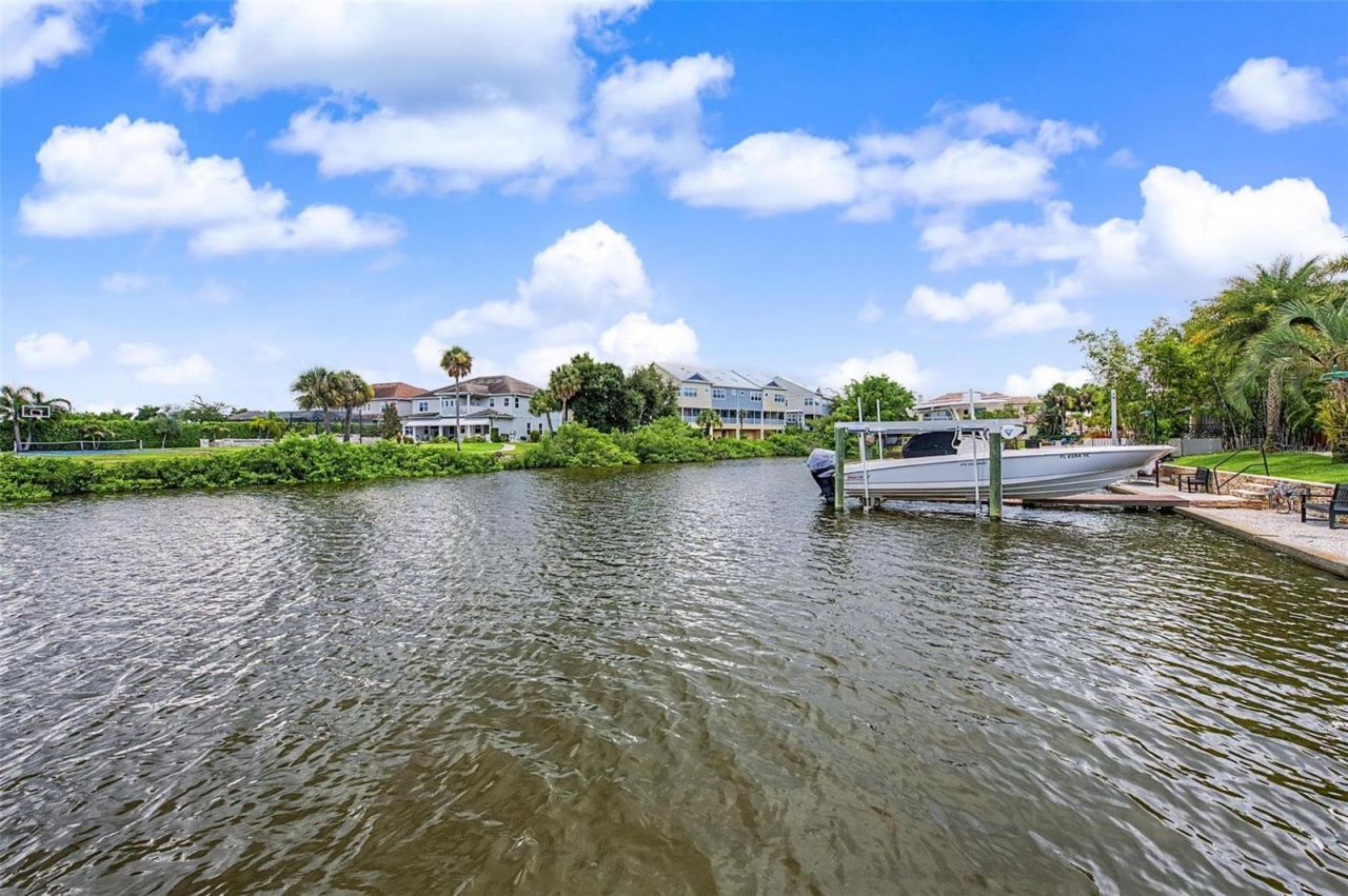7011 Pelican Island Drive, Tampa, FL 33634 Photo
