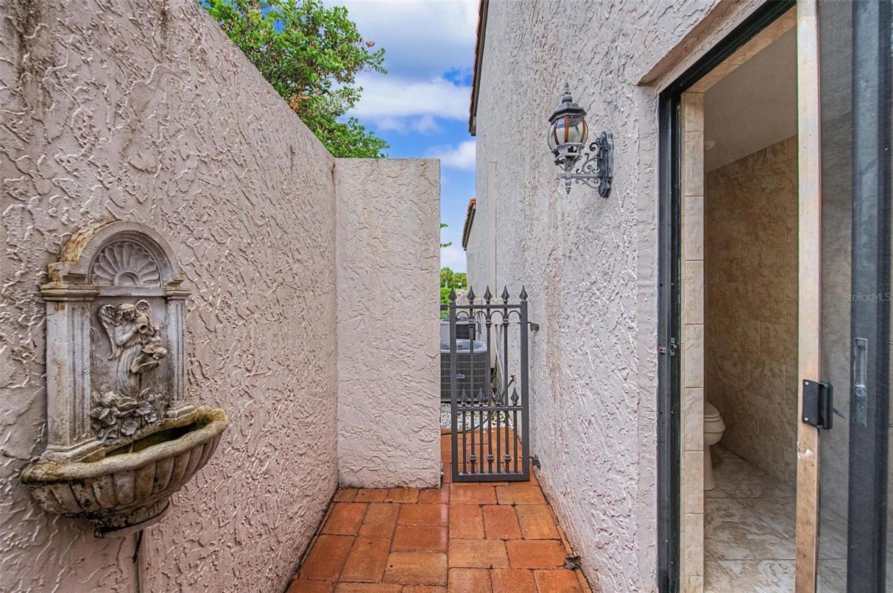 7011 Pelican Island Drive, Tampa, FL 33634 Photo
