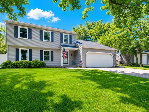 1581 Madison Avenue, St. Charles, IL 60174
