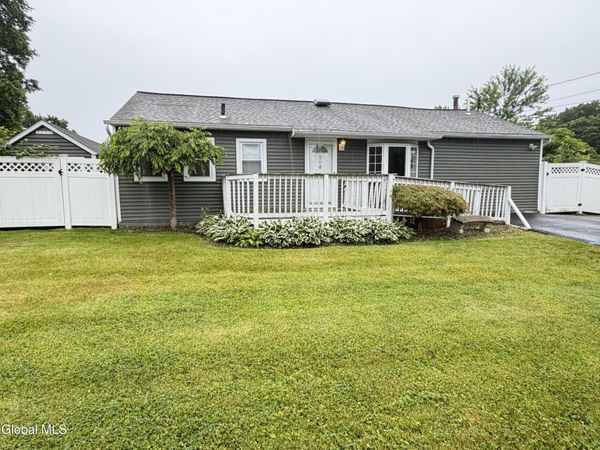 86 Jones Drive, Schenectady, NY 12309