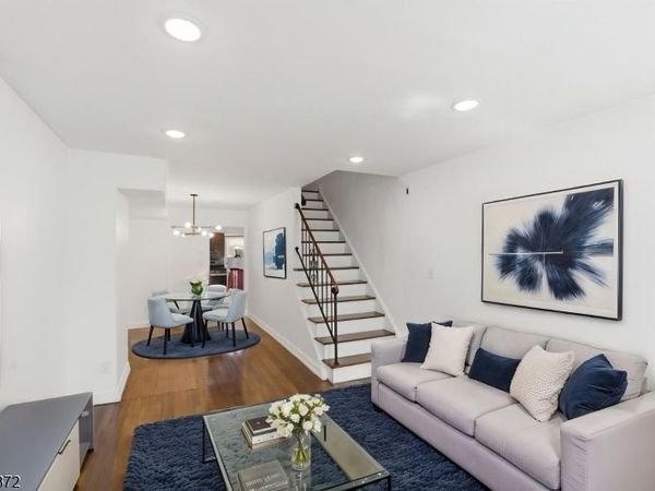 8 Van Nostrand Ave, Jersey, NJ 07305