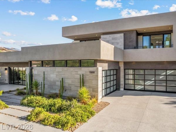 8733 Newport Isle Court , Las Vegas, NV 89117