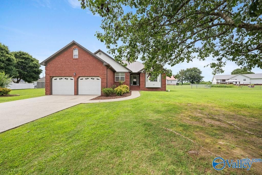 52 Maness Lane, Boaz, AL 35957 Main Photo