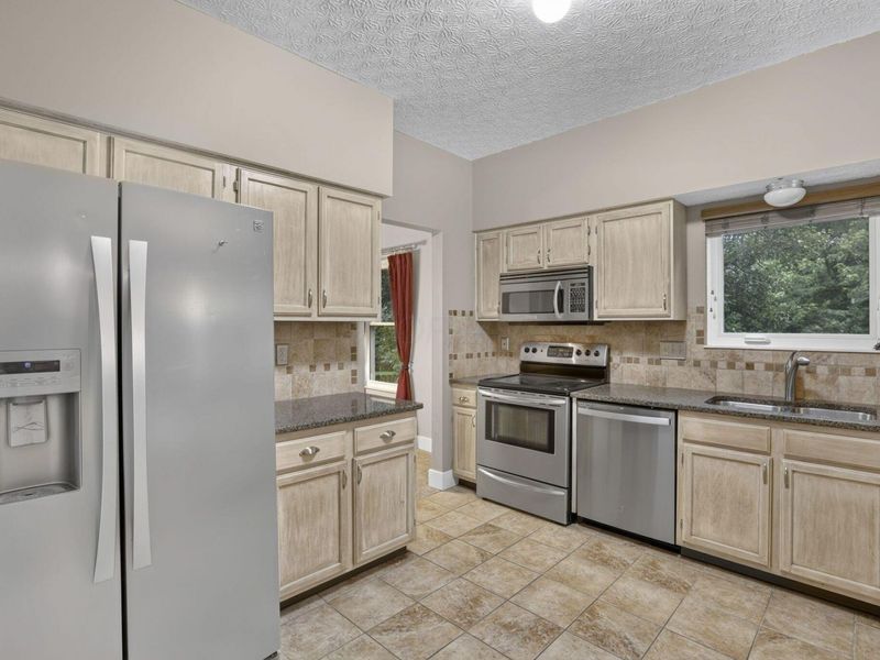 8079 Pelham Drive, Westerville, OH 43081 Photo 12