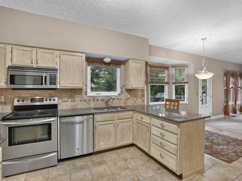8079 Pelham Drive, Westerville, OH 43081 Photo 13
