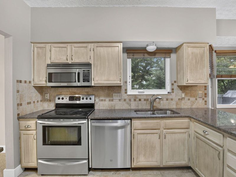 8079 Pelham Drive, Westerville, OH 43081 Photo 14