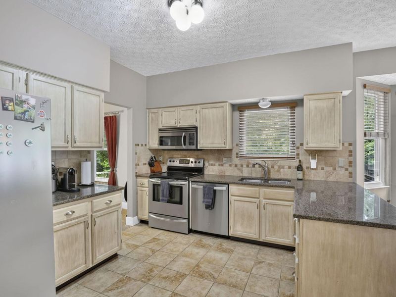 8079 Pelham Drive, Westerville, OH 43081 Photo 22