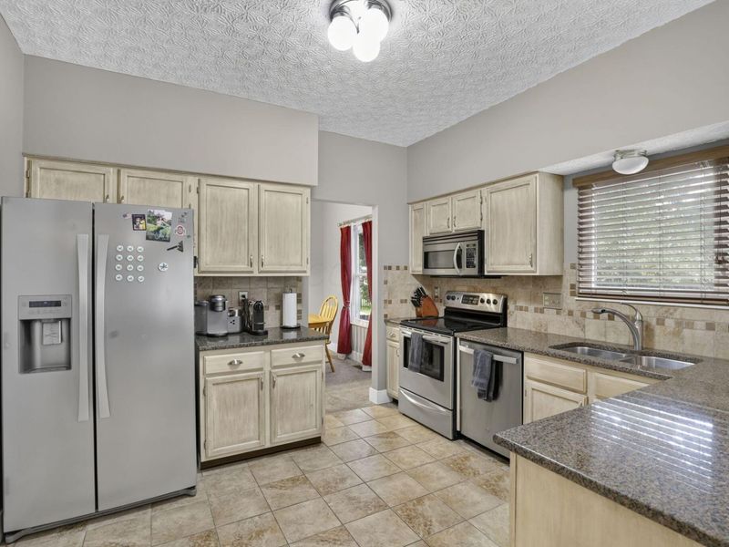 8079 Pelham Drive, Westerville, OH 43081 Photo 24