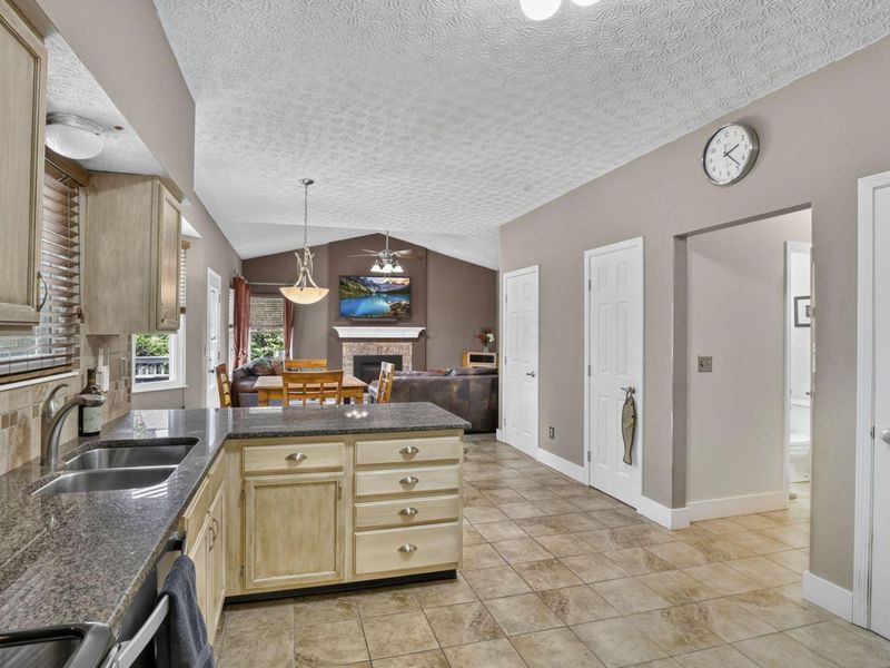 8079 Pelham Drive, Westerville, OH 43081 Photo 26
