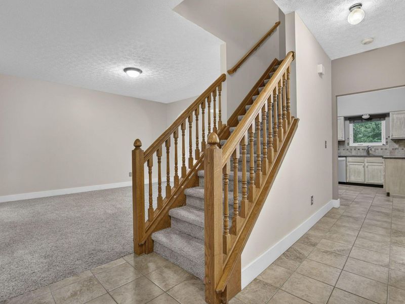 8079 Pelham Drive, Westerville, OH 43081 Photo 5
