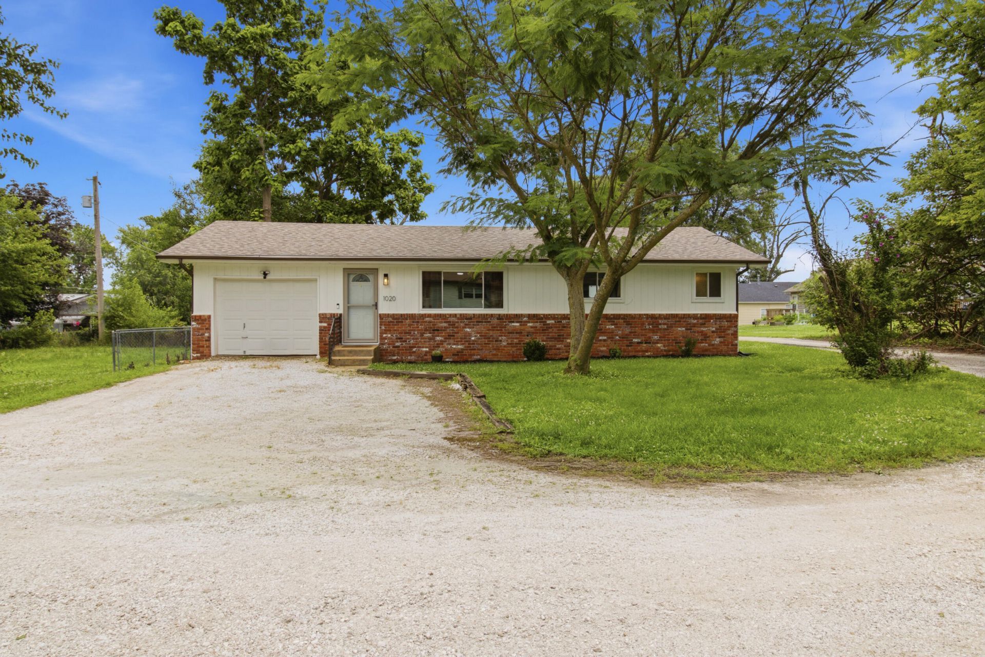 1020 S Clark Avenue, Bolivar, MO 65613 Main Photo