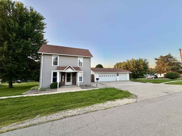208 E Broad Street, MOUNT CARROLL, IL 61053