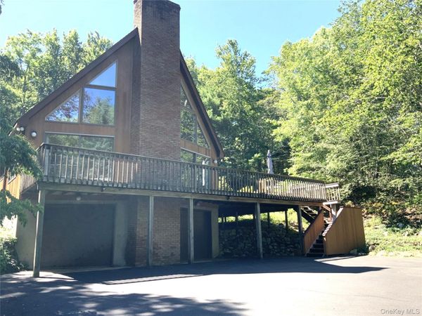 73 Glen Road , Baiting Hollow, NY 11933