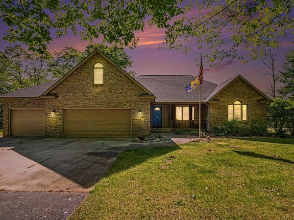 10835 Red Oak Ridge, Howard City, MI 49329