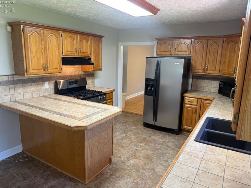 5028 Oakview Drive, Vermilion, OH 44089 Photo 8