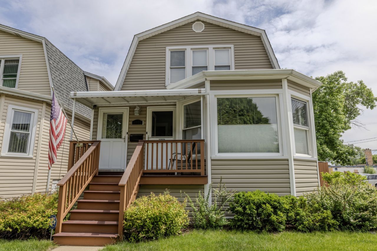 5401 N Magnet Avenue, Chicago, IL 60630 Main Photo