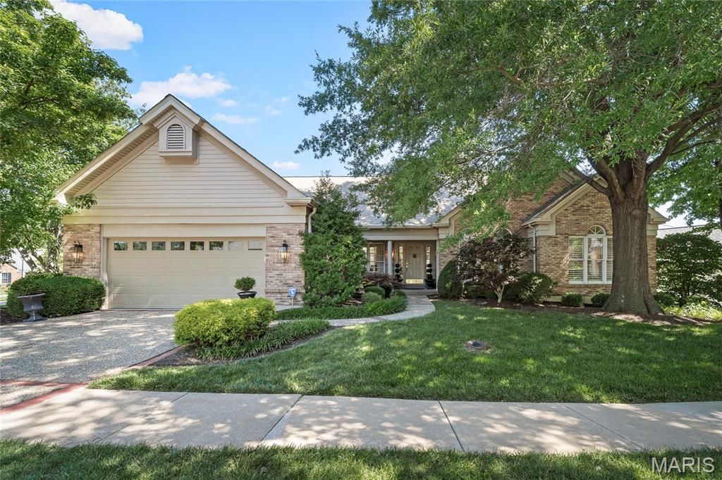 15339 Oaktree Estates Drive, Chesterfield, MO 63017 Main Photo
